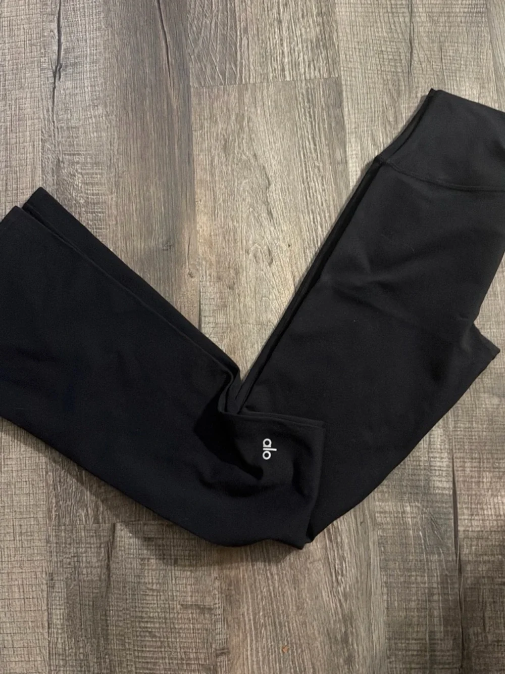 ALO Yoga Black Leggings with Subtle Light Logo